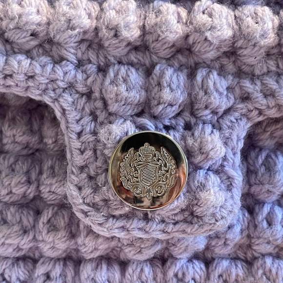 Ophelia Grey - Classica Lilac 💜
A handmade work of art
7 X 10 X 3 inches - Picture 2 of 7